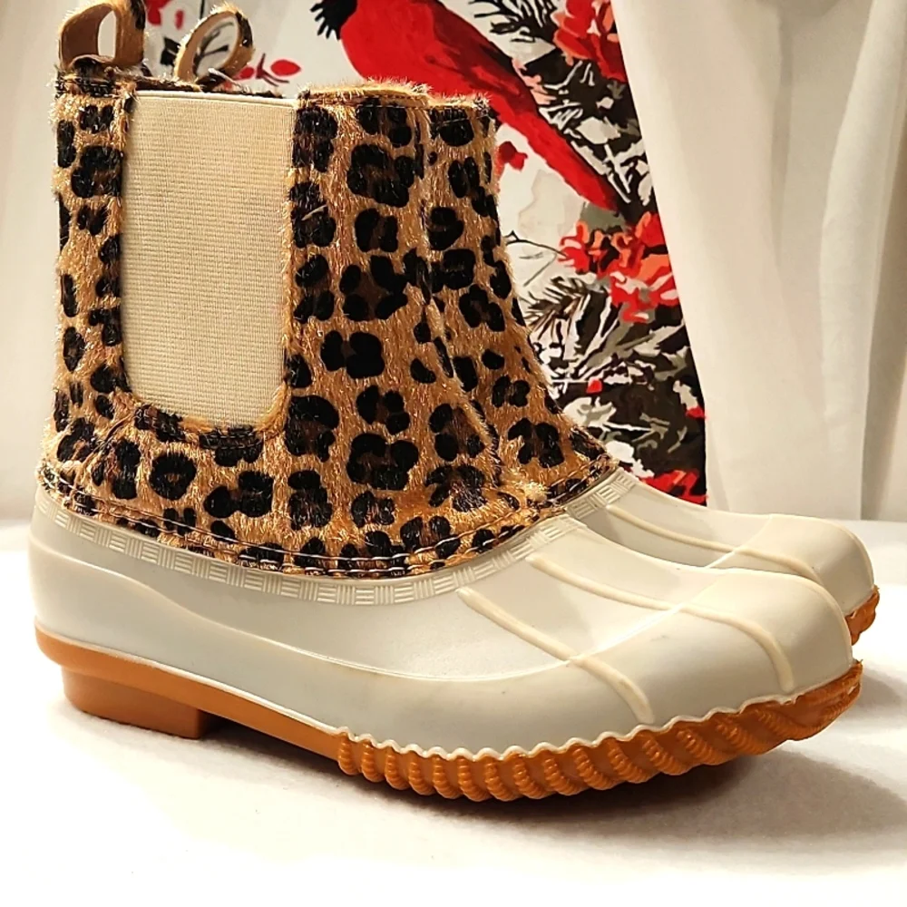 MAX MUXUM WOMANS NEW ASSORTED SIZES LEOPARD & BEIGE DUCK BOOTS. FINAL PRICE - Picture 5 of 9